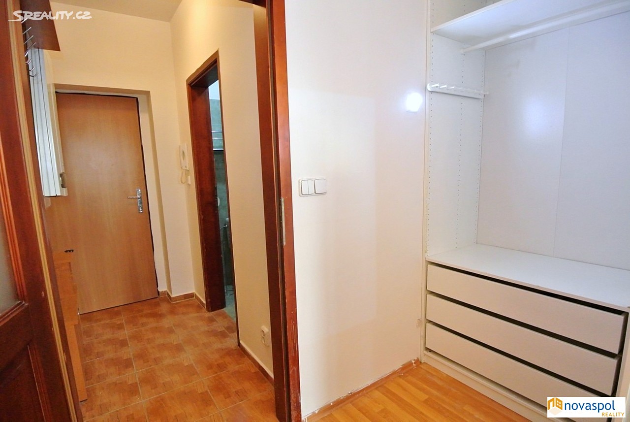 Pronájem bytu 1+kk 36 m², Unhošťská, Hostivice