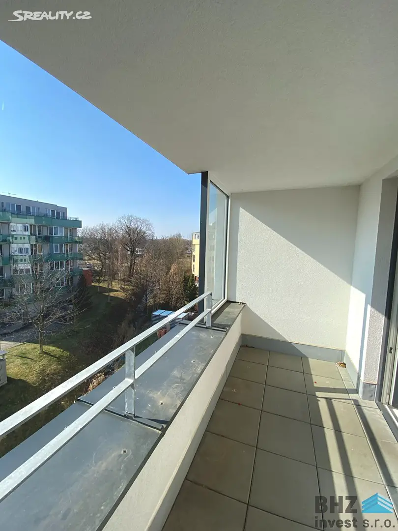 Pronájem bytu 1+kk 38 m², Ve Stromovce, Hradec Králové - Třebeš