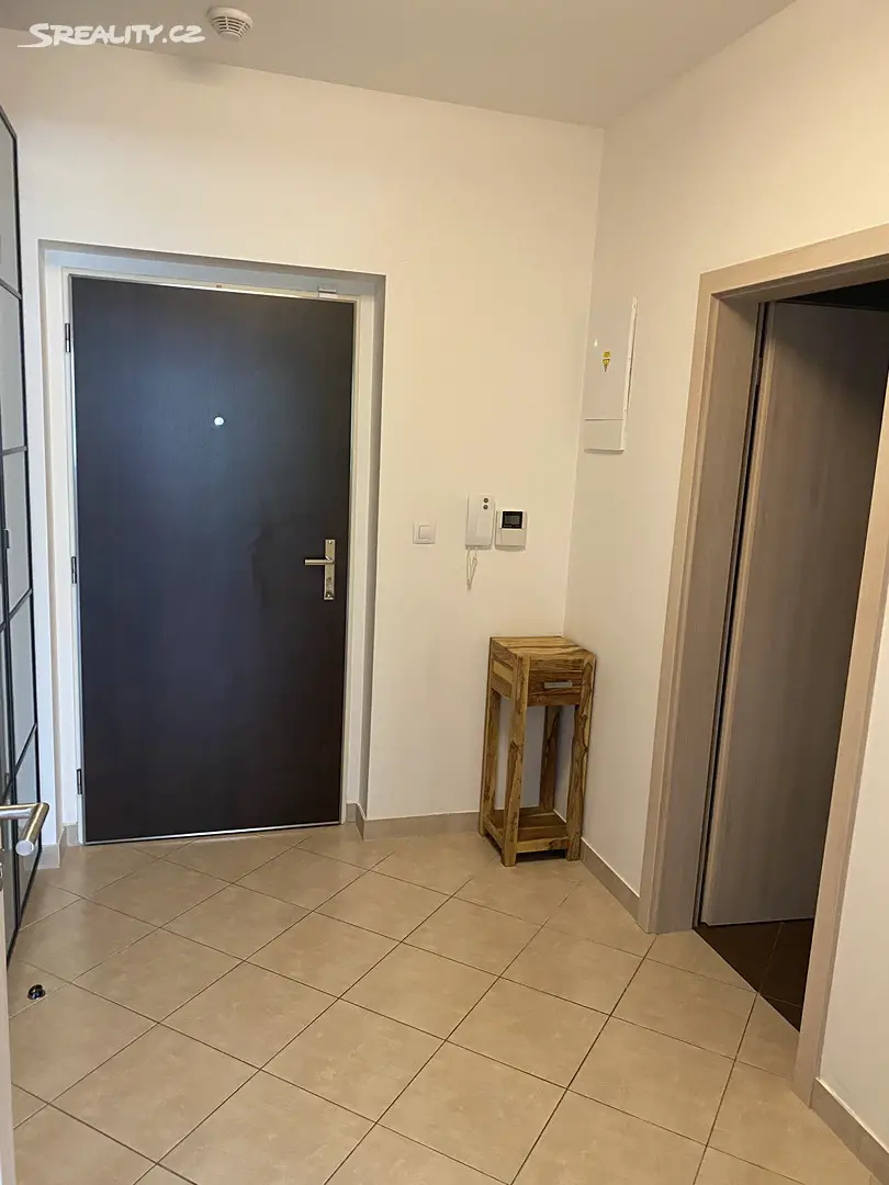 Pronájem bytu 1+kk 31 m², Modenská, Praha - Horní Měcholupy