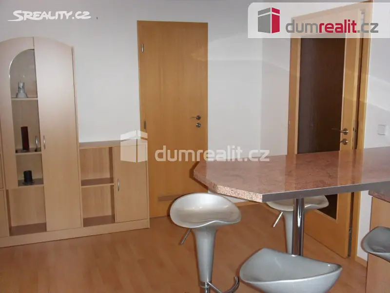 Pronájem bytu 1+kk 45 m², Pod Klamovkou, Praha - Košíře