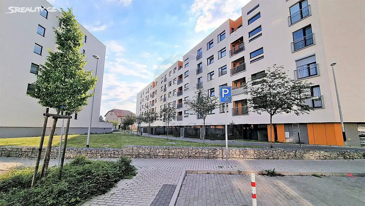 Pronájem bytu 1+kk 33 m², Jindřicha Bubeníčka, Praha 10 - Uhříněves