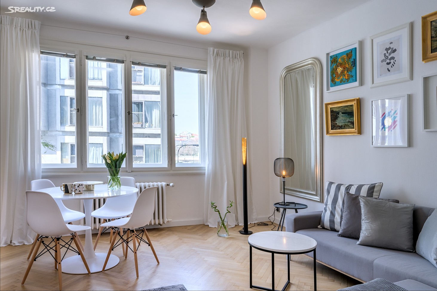 Pronájem bytu 2+1 52 m², Lodecká, Praha 1 - Nové Město