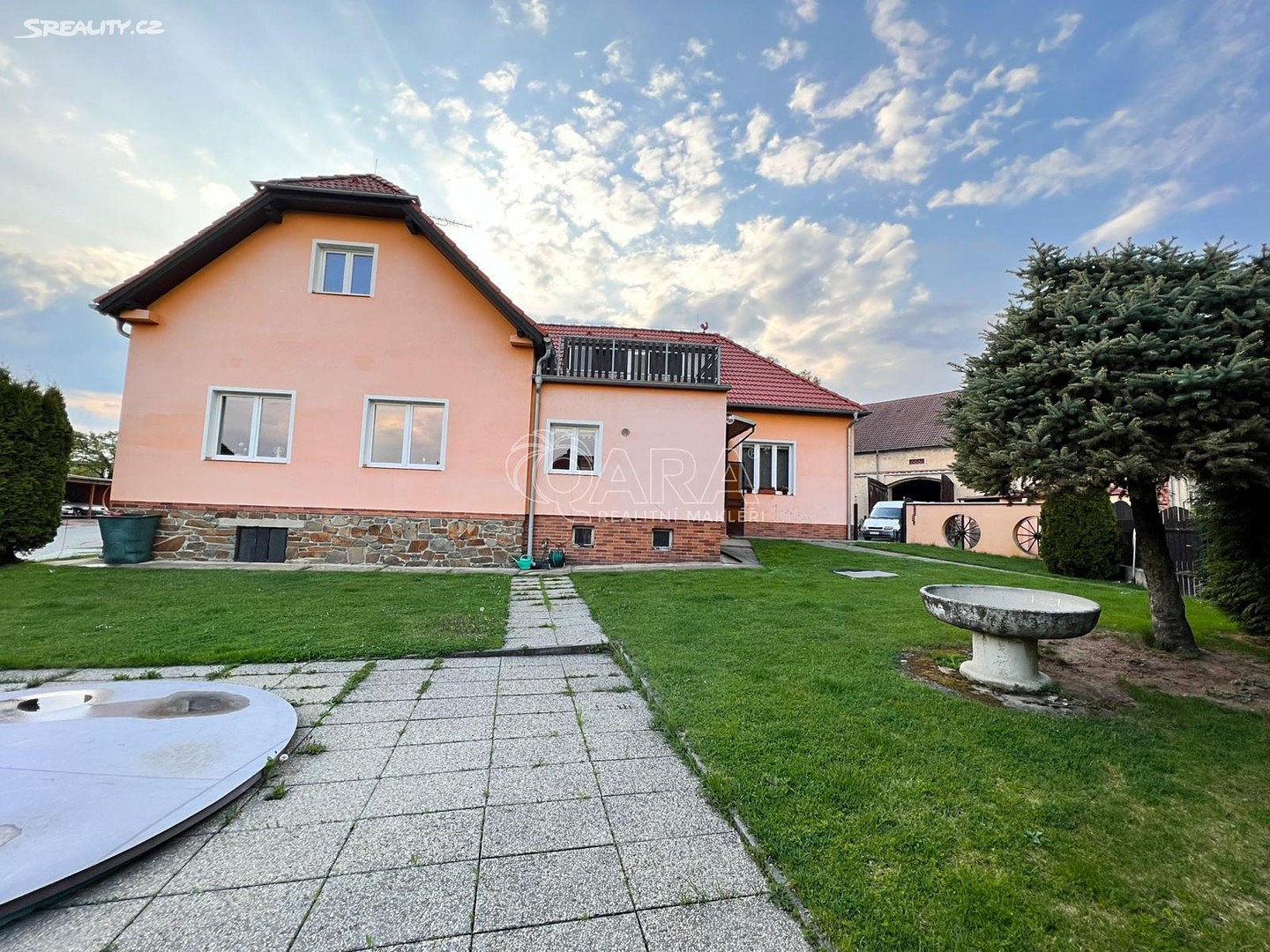 Pronájem  rodinného domu 270 m², pozemek 720 m², Libeř - Libeň, okres Praha-západ