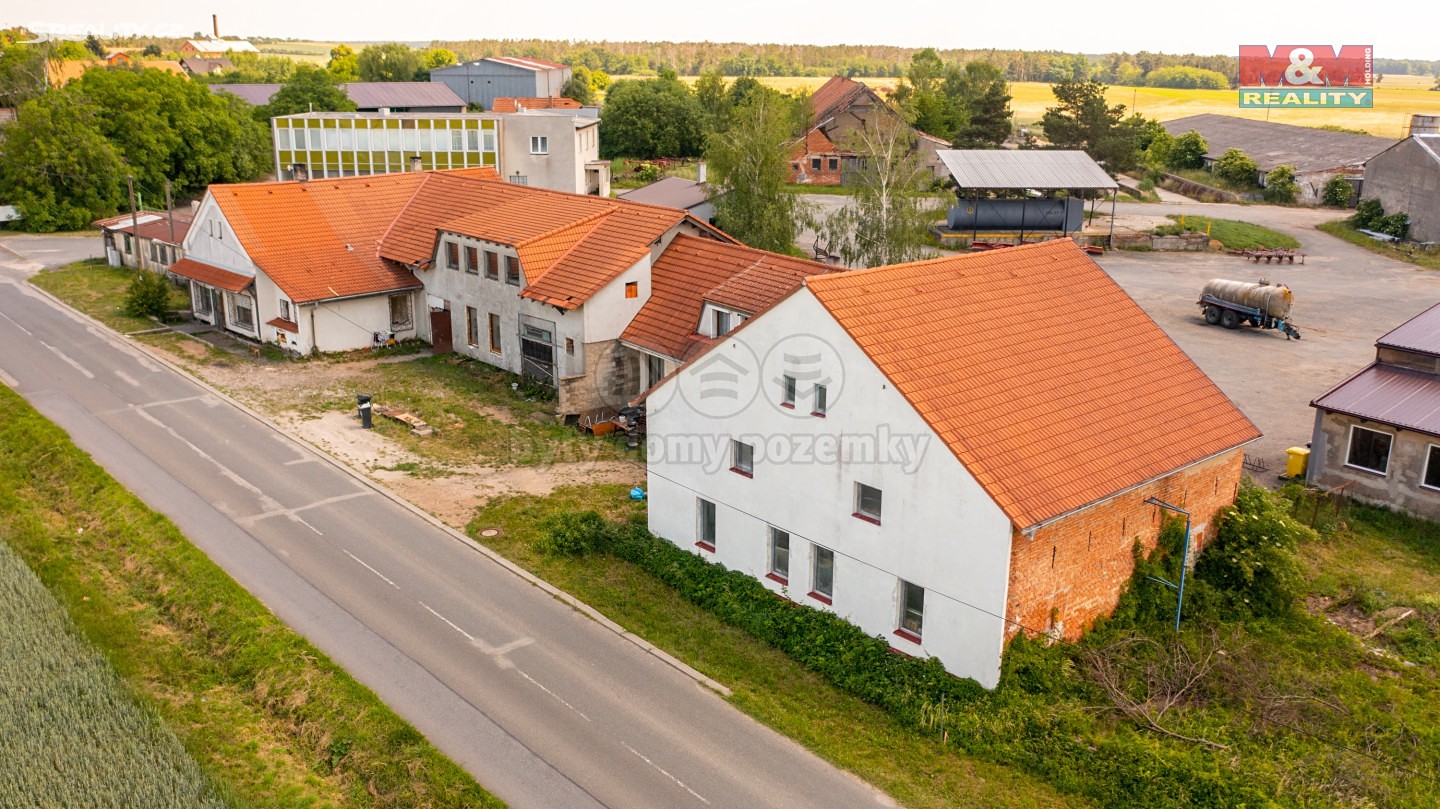 Prodej  rodinného domu 260 m², pozemek 2 004 m², Krakovany, okres Kolín