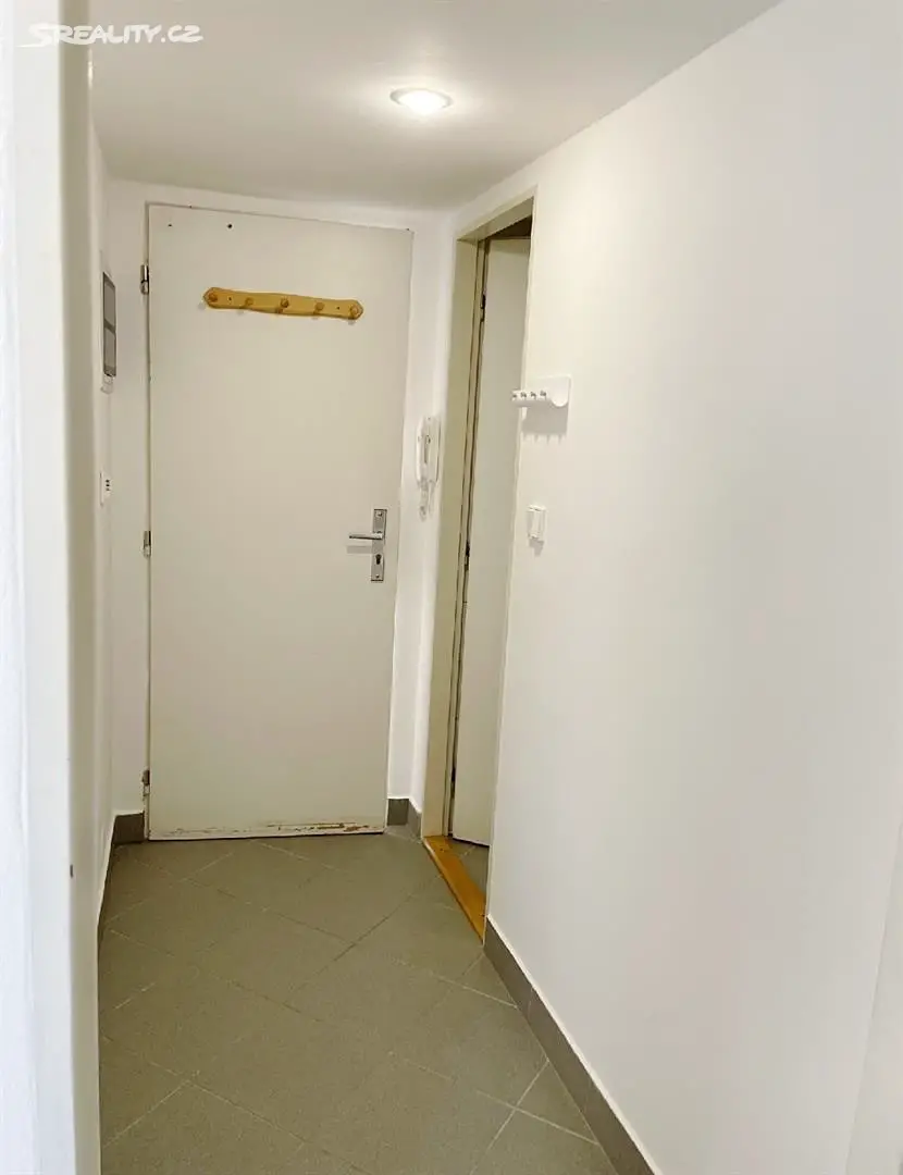 Pronájem bytu 2+kk 34 m² (Podkrovní), Bělohorská, Praha 6 - Břevnov