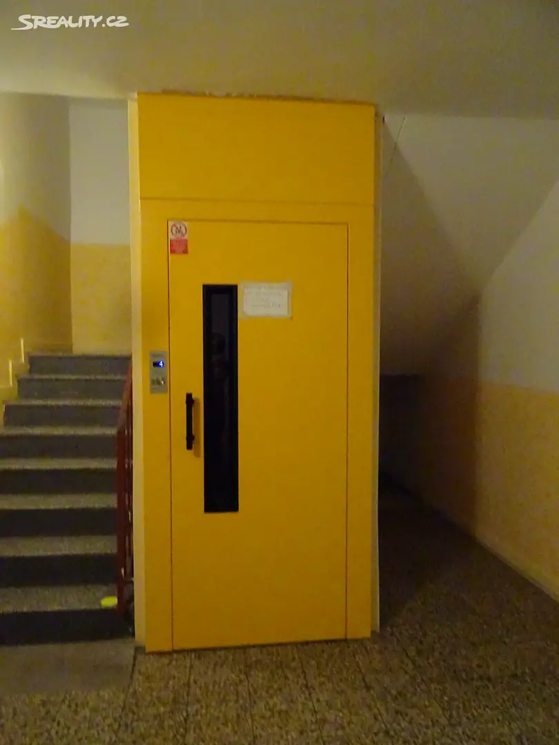 Pronájem bytu 3+1 60 m² (Loft), Nádražní, Břeclav - Poštorná