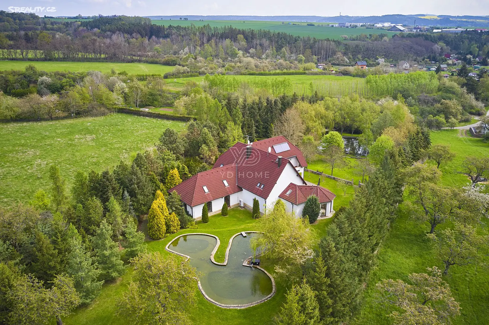 Prodej  rodinného domu 880 m², pozemek 9 373 m², Samota, Město Touškov
