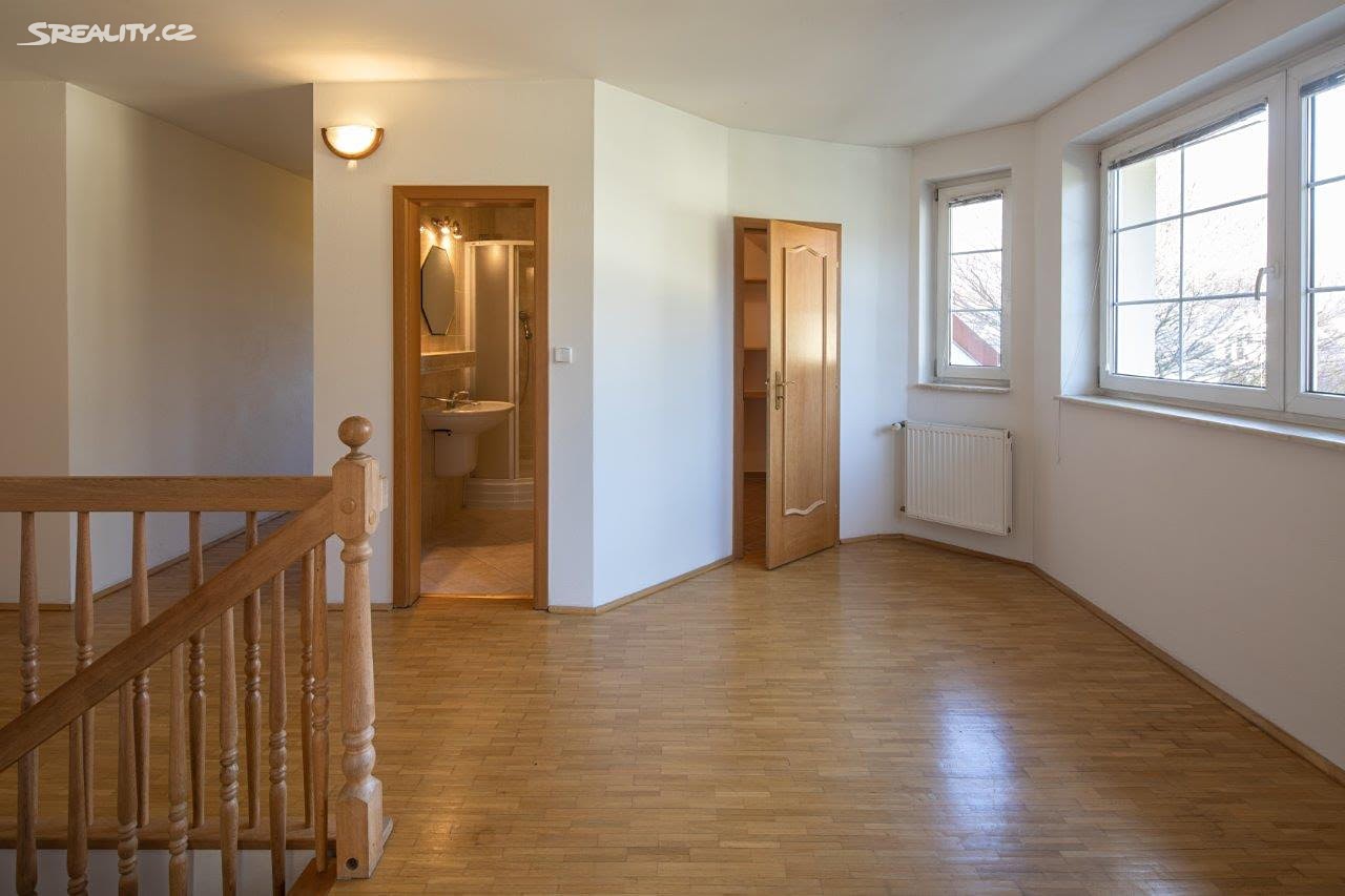 Pronájem  rodinného domu 255 m², pozemek 800 m², Malý dvůr, Praha 6 - Nebušice