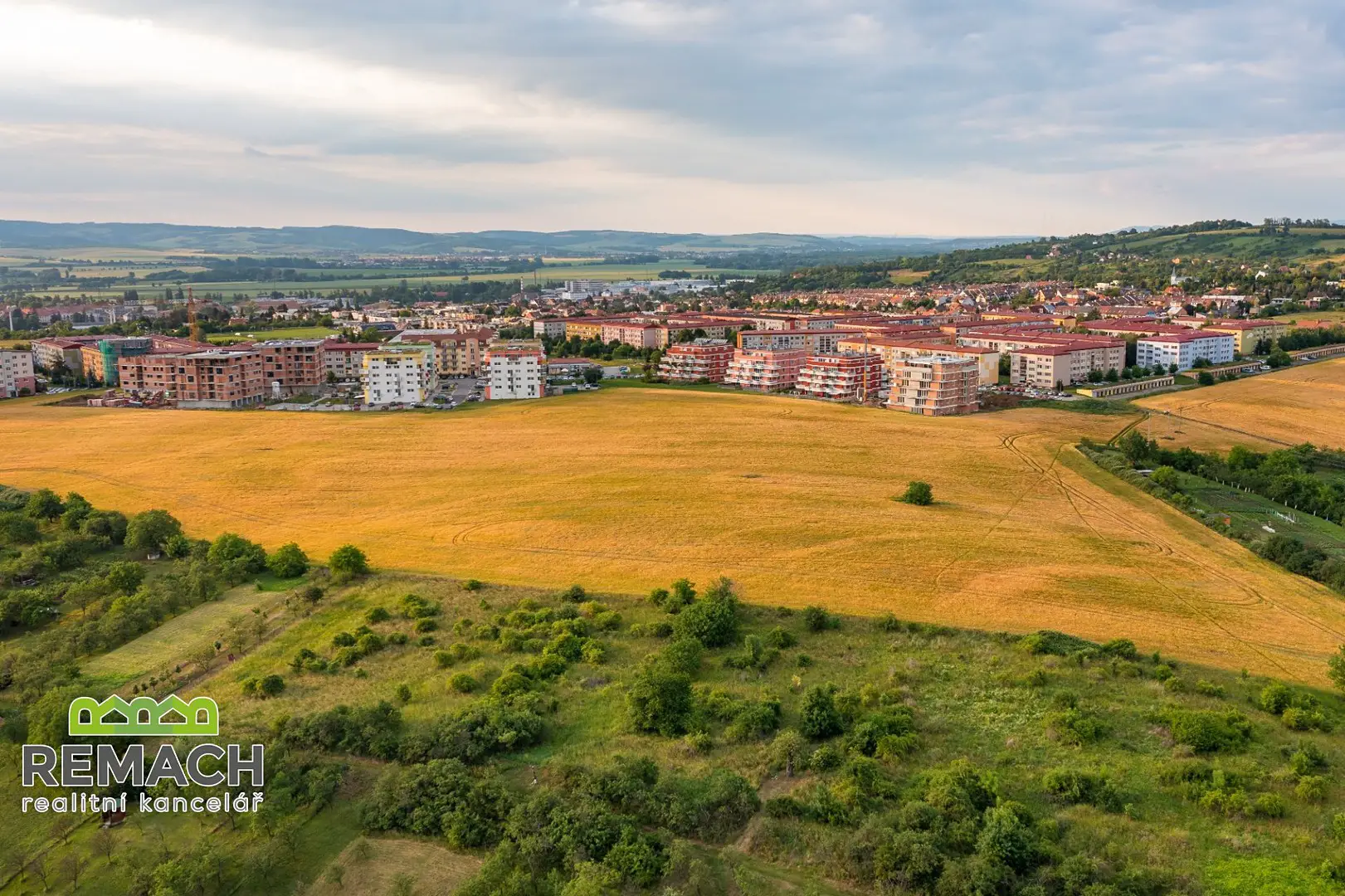 Prodej  stavebního pozemku 1 925 m², Uherské Hradiště - Sady, okres Uherské Hradiště