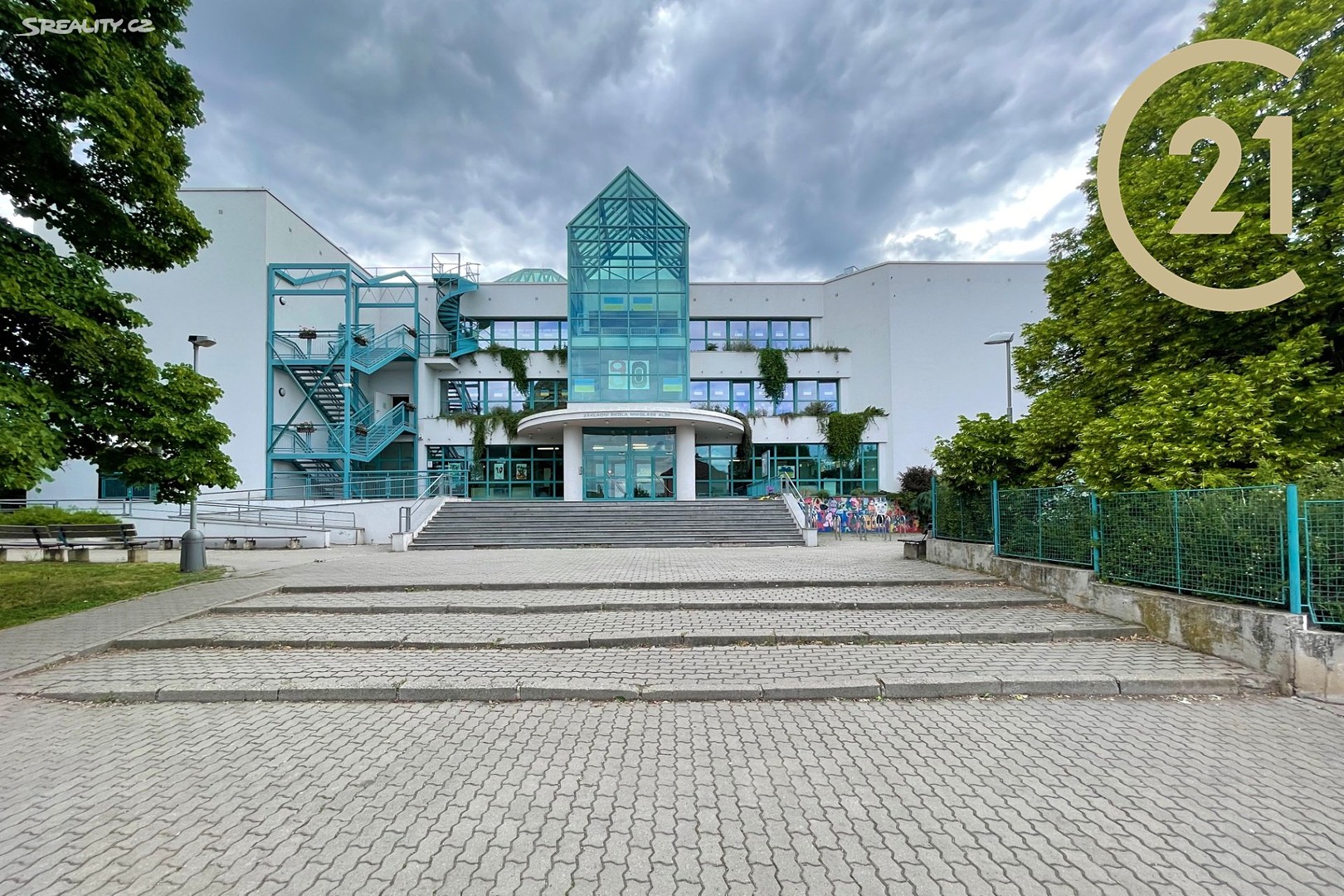 Prodej  komerčního pozemku 2 065 m², Praha 6 - Suchdol
