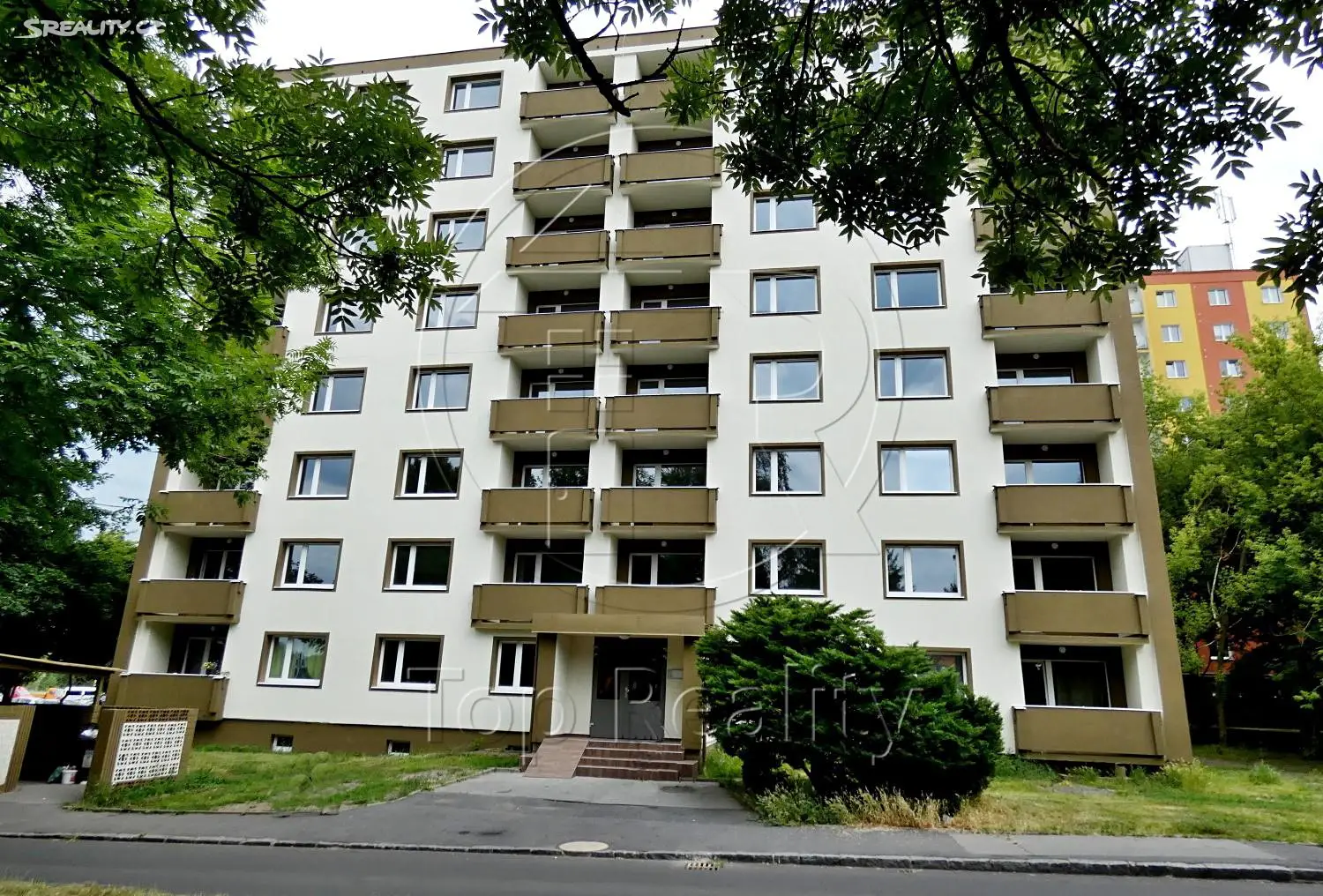 Pronájem bytu 1+kk 26 m², Charkovská, Karlovy Vary