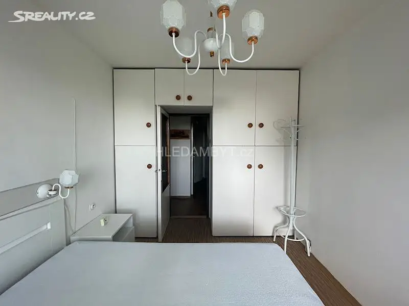 Pronájem bytu 2+kk 45 m², Famfulíkova, Praha 8 - Kobylisy