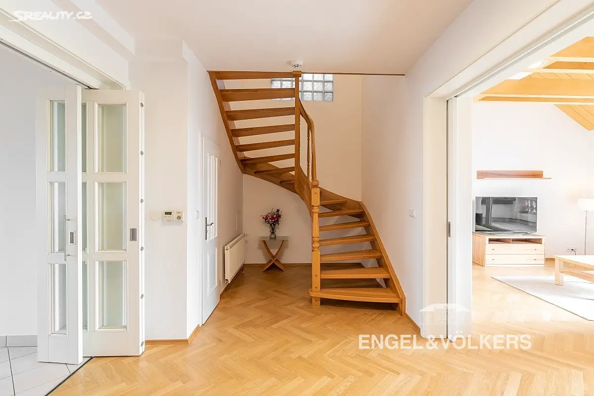 Pronájem bytu 5+1 170 m² (Mezonet), Kladská, Praha 2 - Vinohrady
