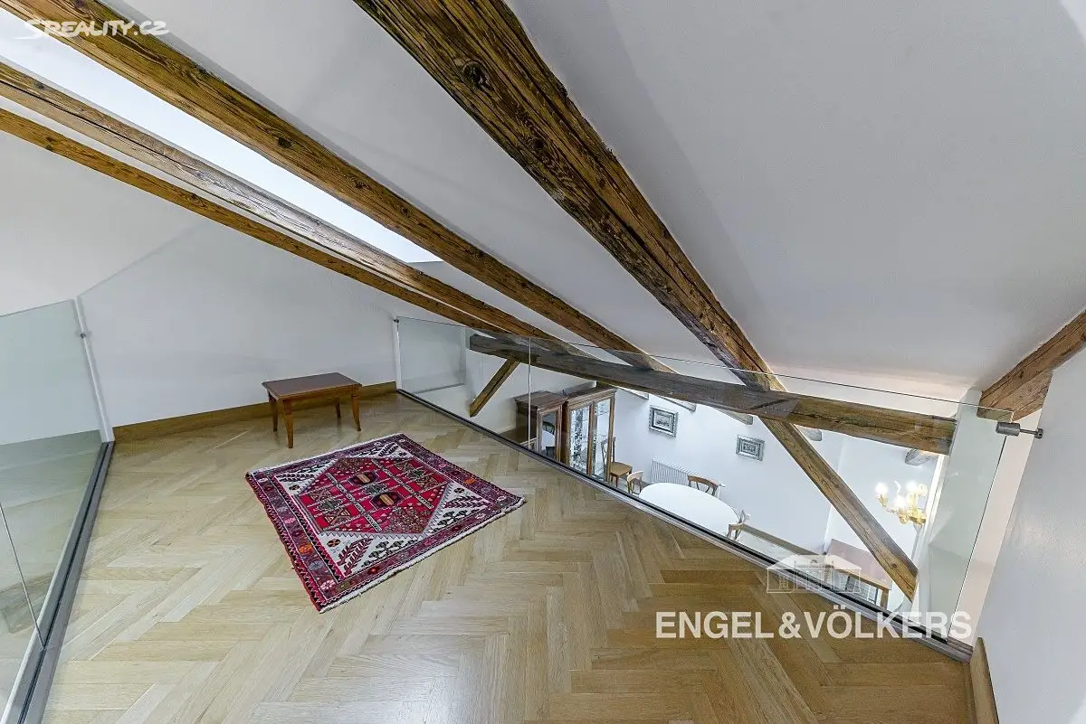 Pronájem bytu 3+kk 107 m² (Podkrovní), Italská, Praha 2 - Vinohrady