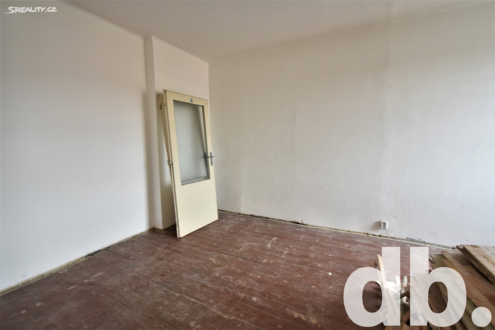 Prodej bytu 3+1 109 m², nám. V. Řezáče, Karlovy Vary - Drahovice