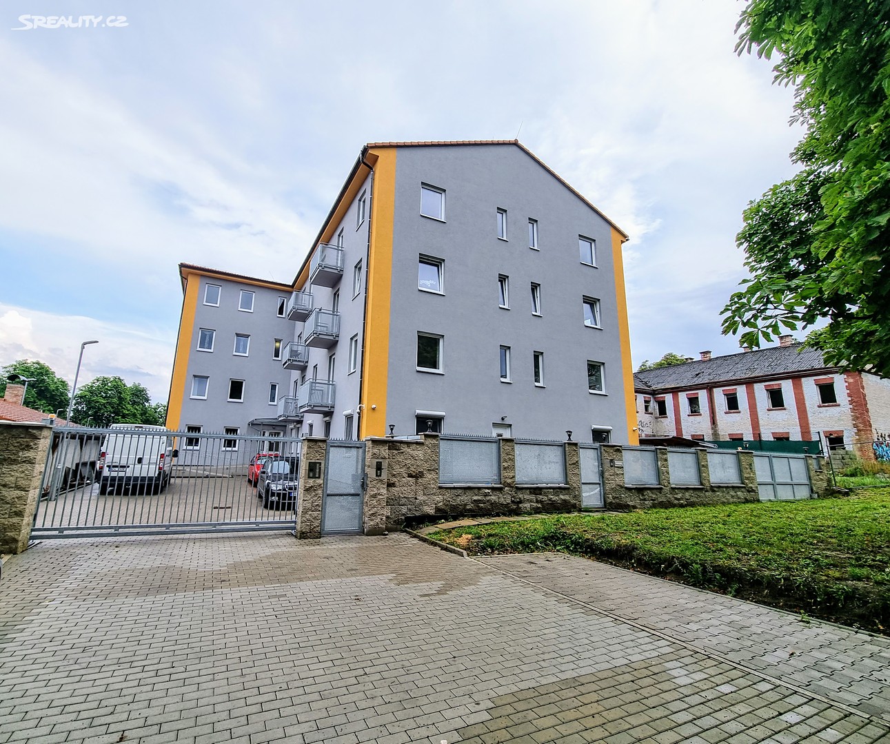 Prodej bytu 1+kk 34 m², Kaštanová, Milovice - Mladá