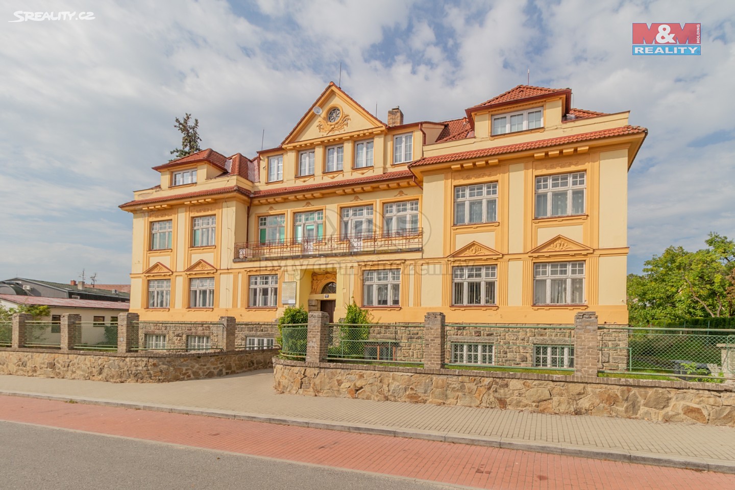Prodej  rodinného domu 1 498 m², pozemek 1 498 m², Jindřichův Hradec - Jindřichův Hradec II, okres Jindřichův Hradec