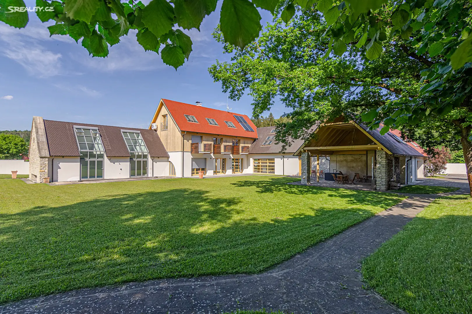 Prodej  rodinného domu 600 m², pozemek 3 600 m², Lhotka, okres Mělník