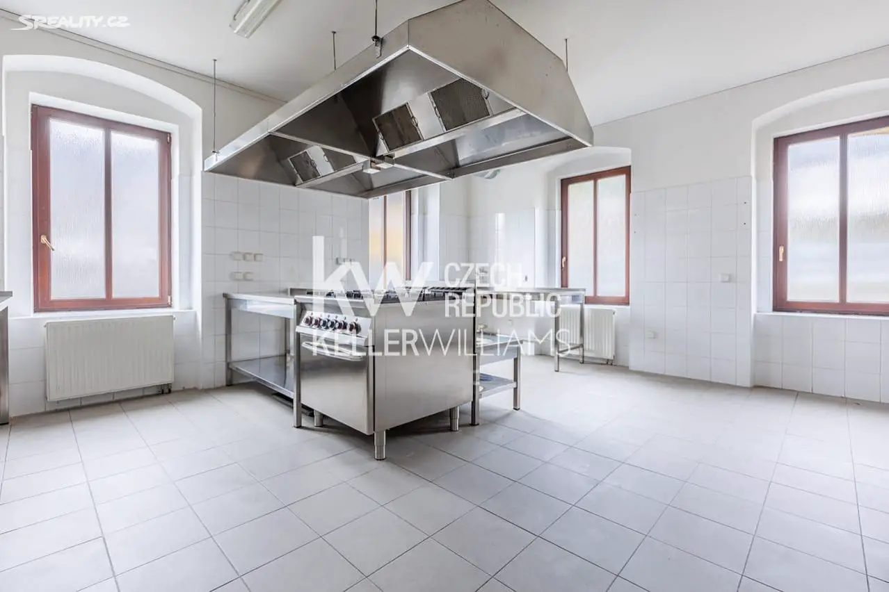 Prodej  rodinného domu 700 m², pozemek 857 m², Stráž nad Ohří - Boč, okres Karlovy Vary