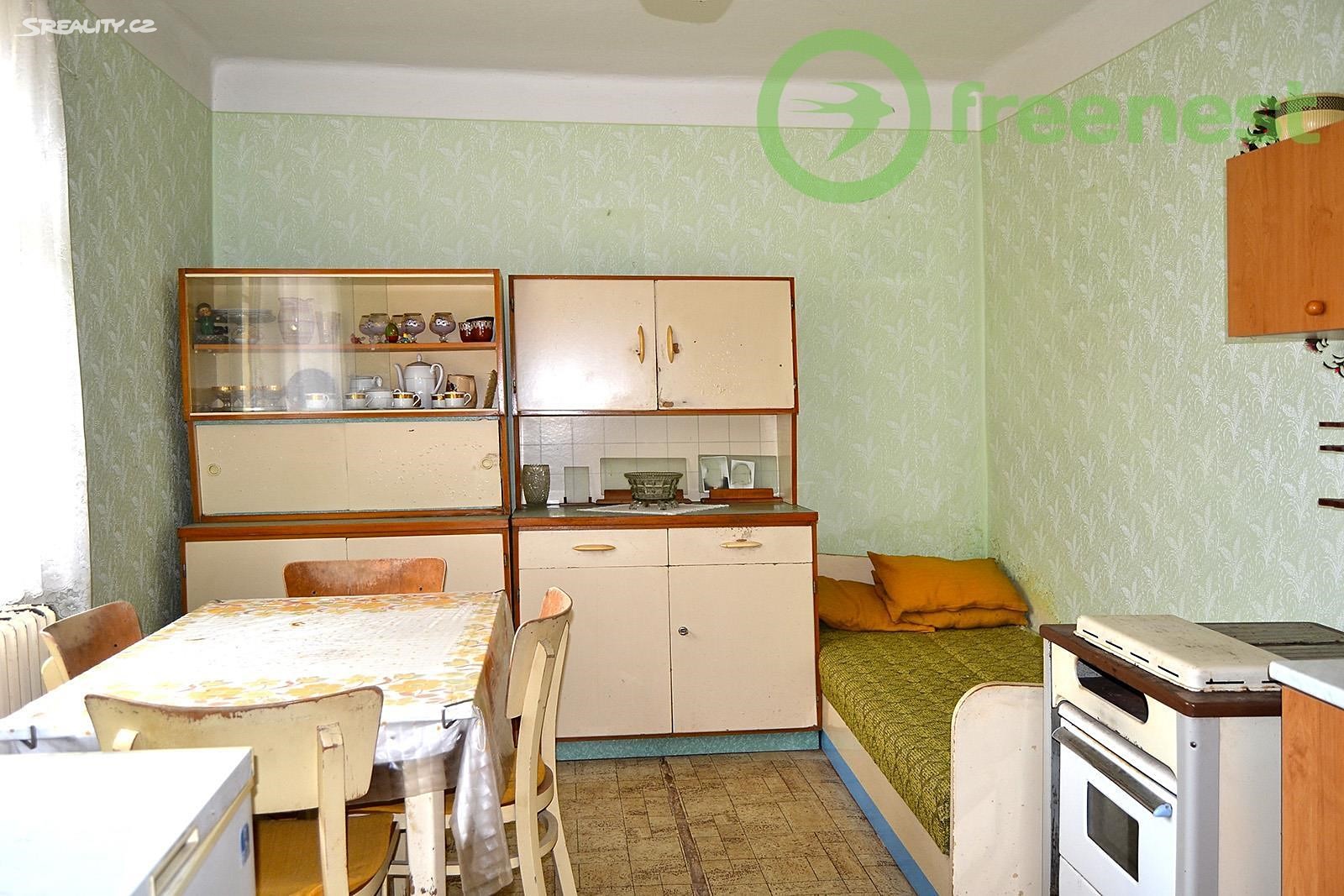 Prodej  rodinného domu 268 m², pozemek 1 963 m², Zachrašťany, okres Hradec Králové