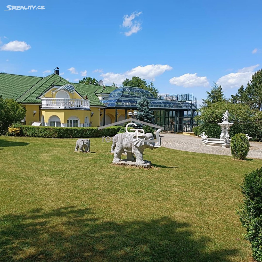 Prodej  vily 800 m², pozemek 27 137 m², Včelná, okres České Budějovice