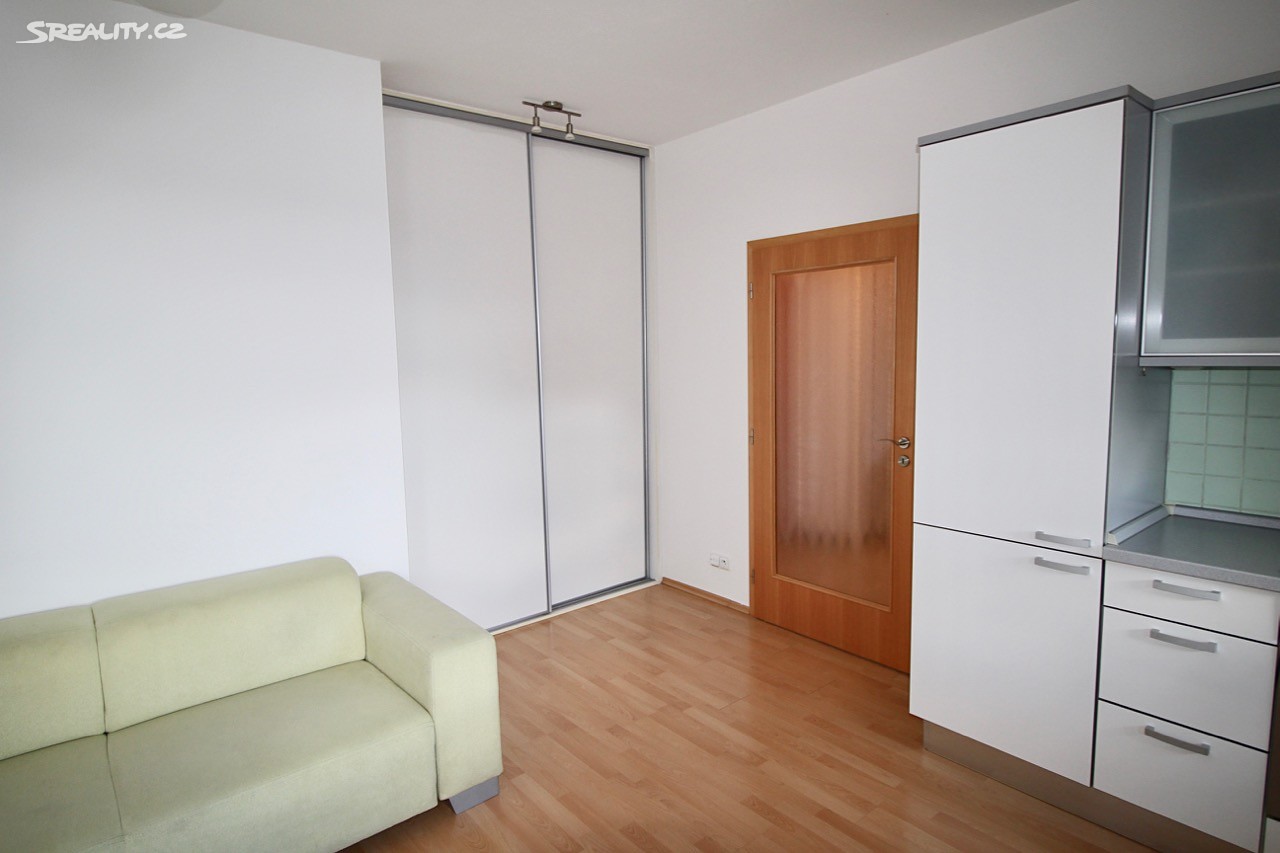 Pronájem bytu 1+kk 44 m², Pod Klamovkou, Praha 5 - Košíře