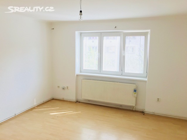 Pronájem bytu 2+1 56 m², Máchova, Kroměříž
