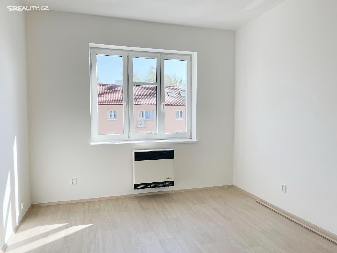 Pronájem bytu 2+kk 44 m², Nad Šutkou, Praha 8 - Kobylisy