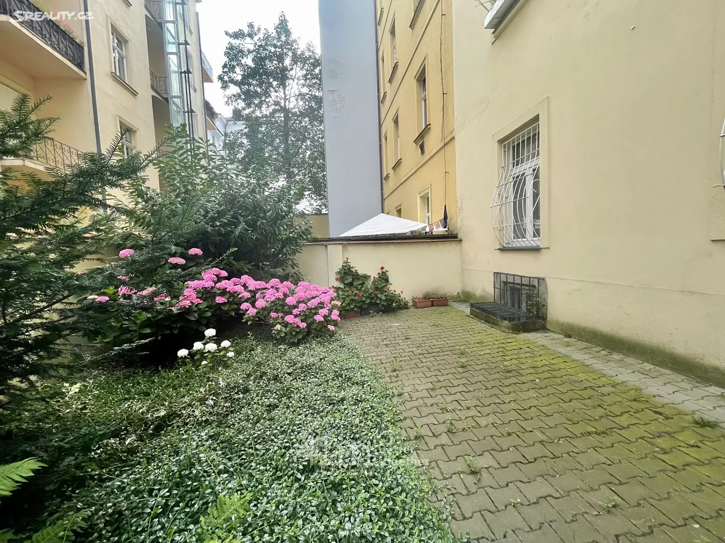 Pronájem bytu 2+kk 37 m², Mělnická, Praha 5 - Malá Strana