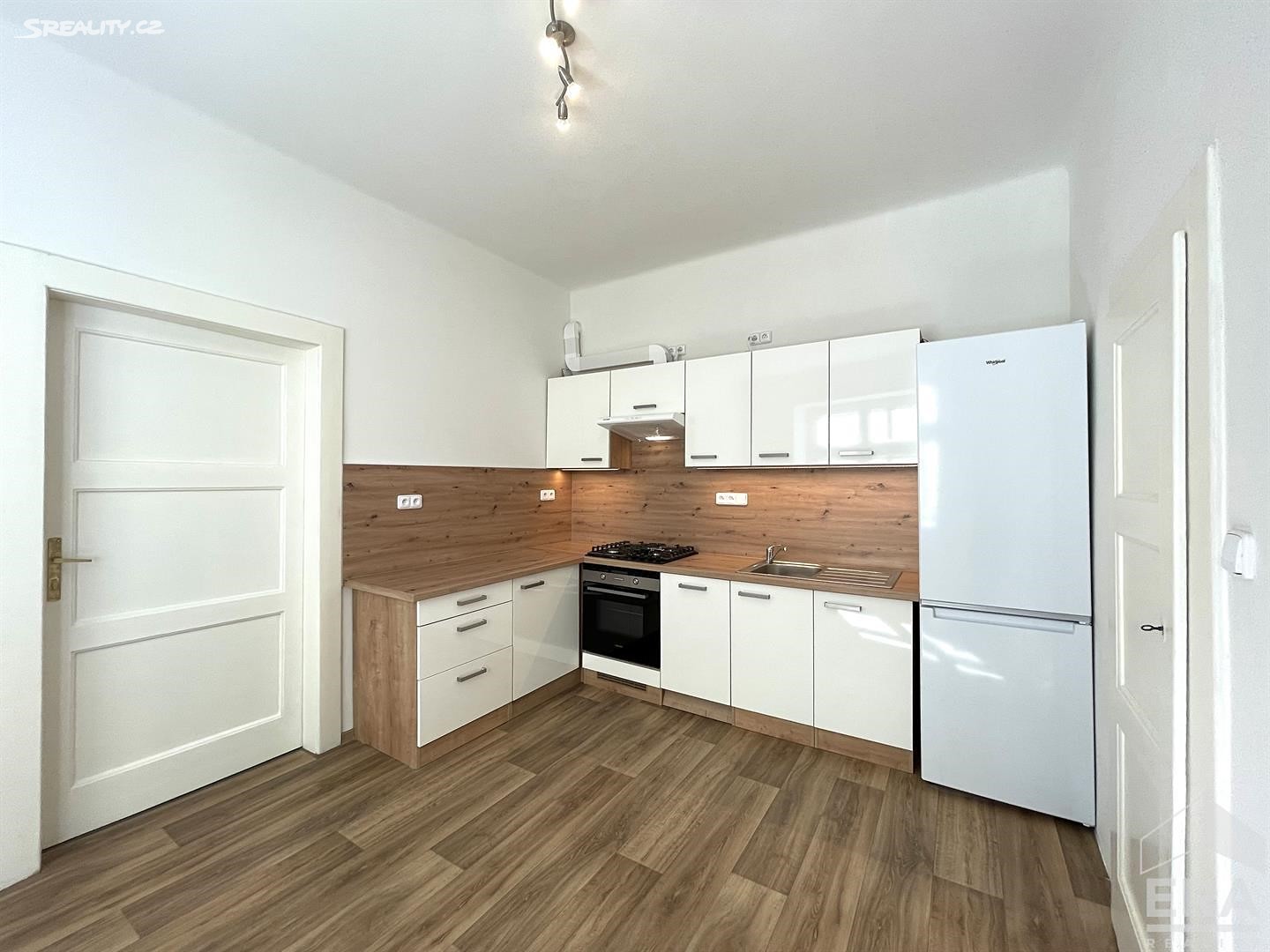 Pronájem bytu 2+kk 37 m², U Křížku, Praha 4 - Nusle