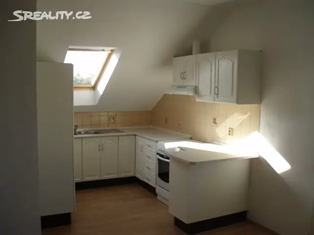 Pronájem bytu 3+1 98 m² (Podkrovní), Nový Bydžov - Zábědov, okres Hradec Králové