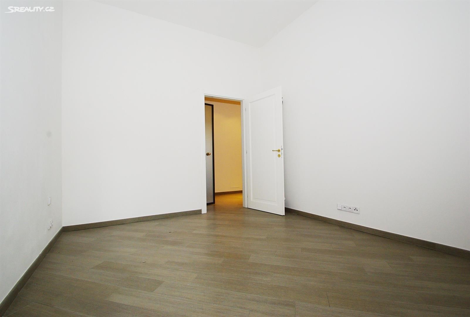 Pronájem bytu 5+1 126 m² (Mezonet), Hořejší nábřeží, Praha 5 - Smíchov