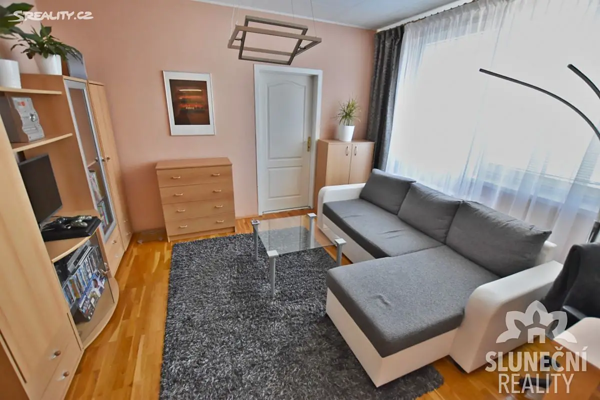 Prodej bytu 2+1 44 m², Lomená, Uherské Hradiště - Mařatice