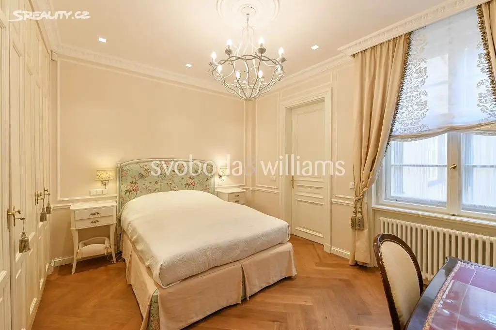 Prodej bytu 6 pokojů a více 217 m², Dlouhá, Praha 1 - Staré Město