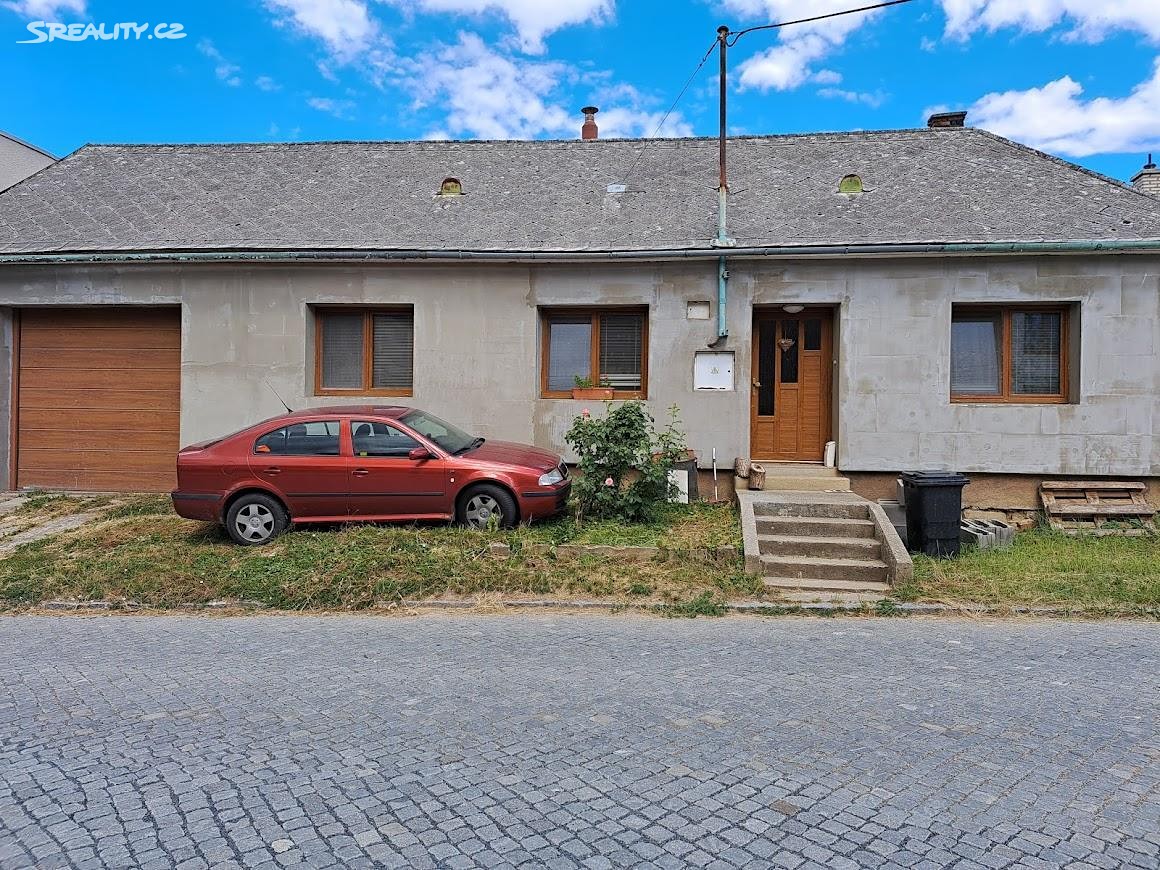 Prodej  rodinného domu 308 m², pozemek 270 m², Ořechov, okres Uherské Hradiště