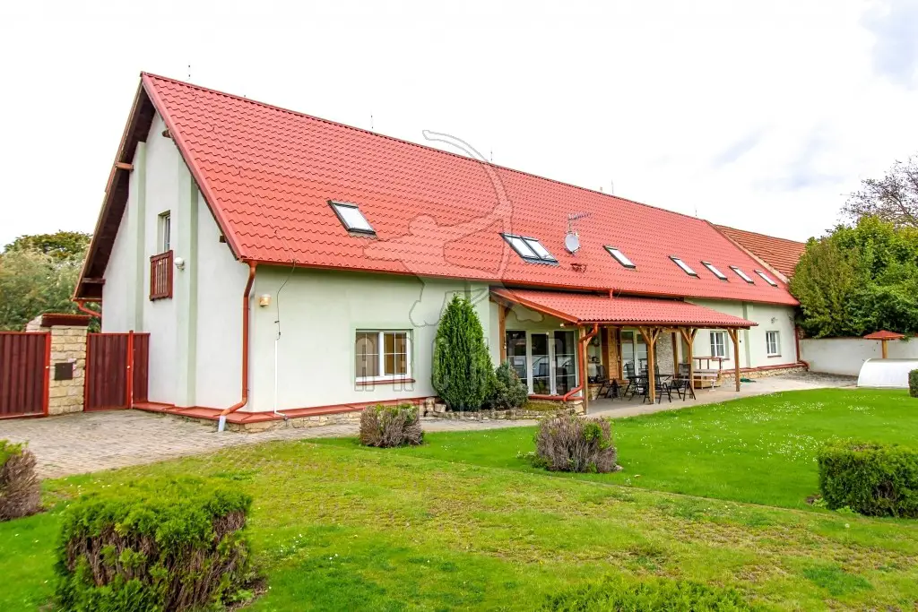 Prodej  rodinného domu 520 m², pozemek 1 192 m², Vraňany, okres Mělník