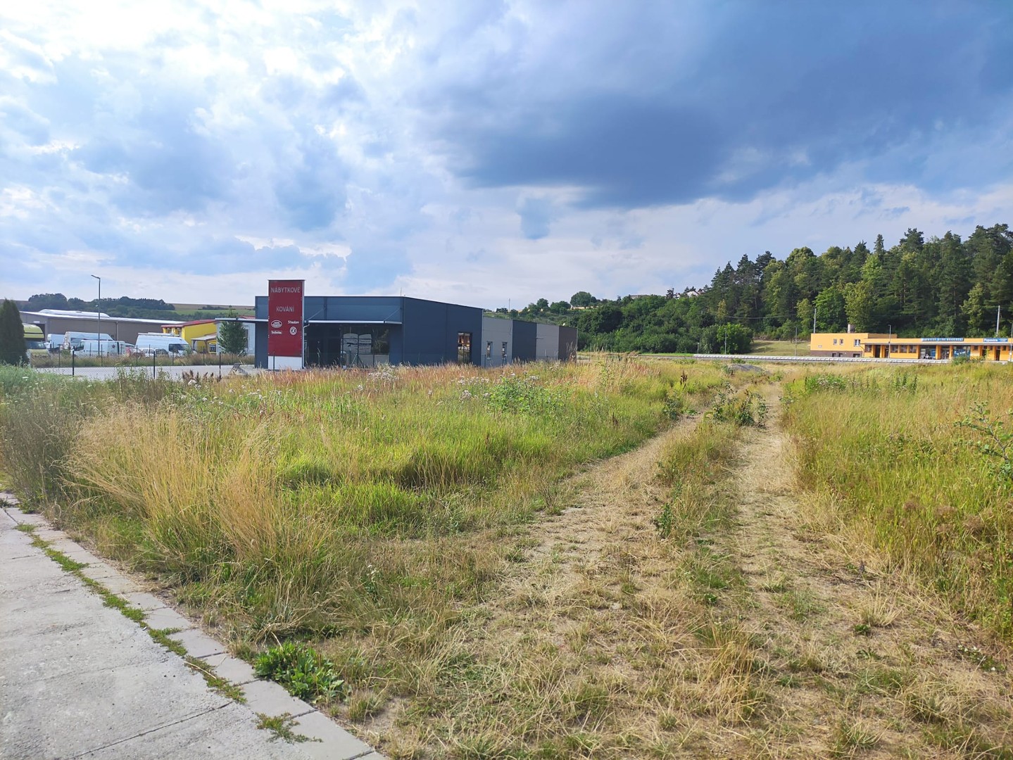 Prodej  komerčního pozemku 6 289 m², Popovice, okres Uherské Hradiště