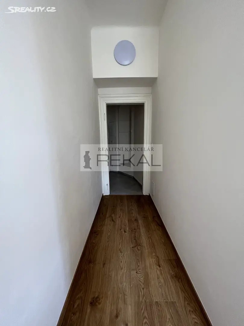 Pronájem bytu 1+1 50 m², Kmochova, Praha 5 - Smíchov