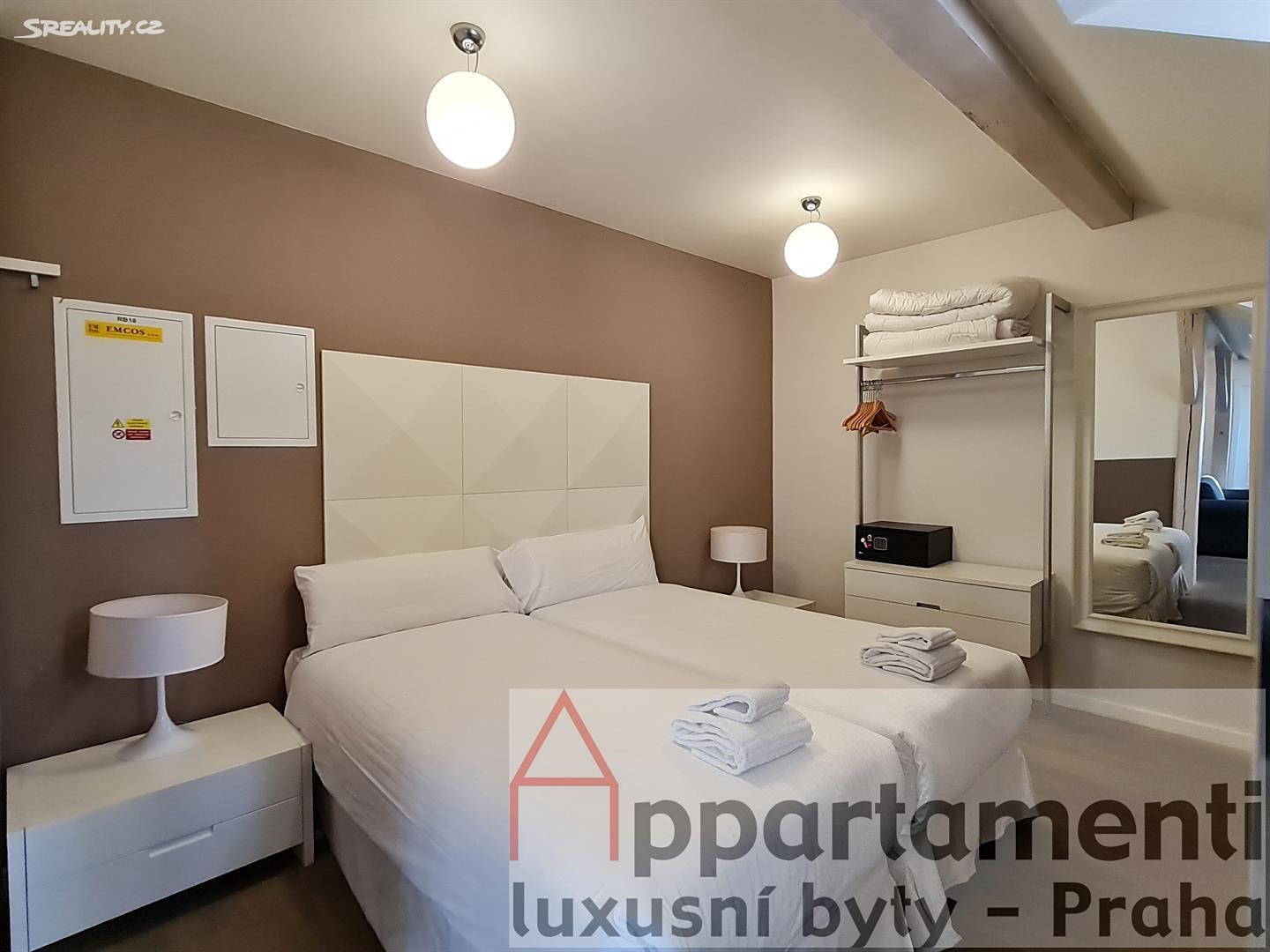 Pronájem bytu 2+kk 67 m² (Podkrovní), Vyšehradská, Praha 2 - Nové Město