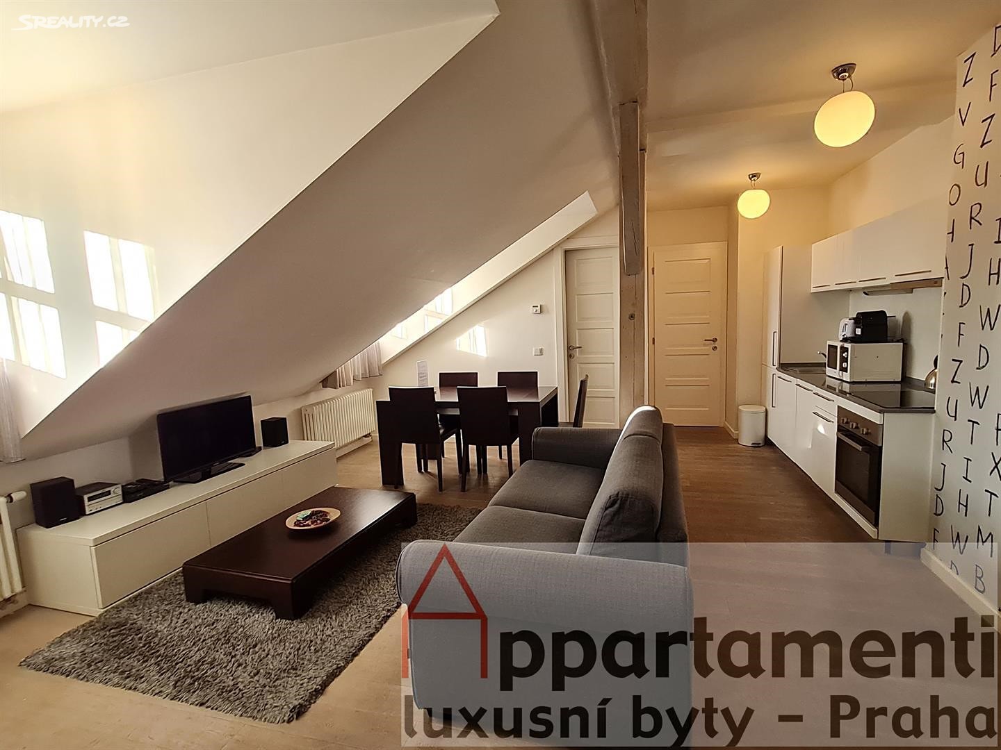 Pronájem bytu 2+kk 67 m² (Podkrovní), Vyšehradská, Praha 2 - Nové Město