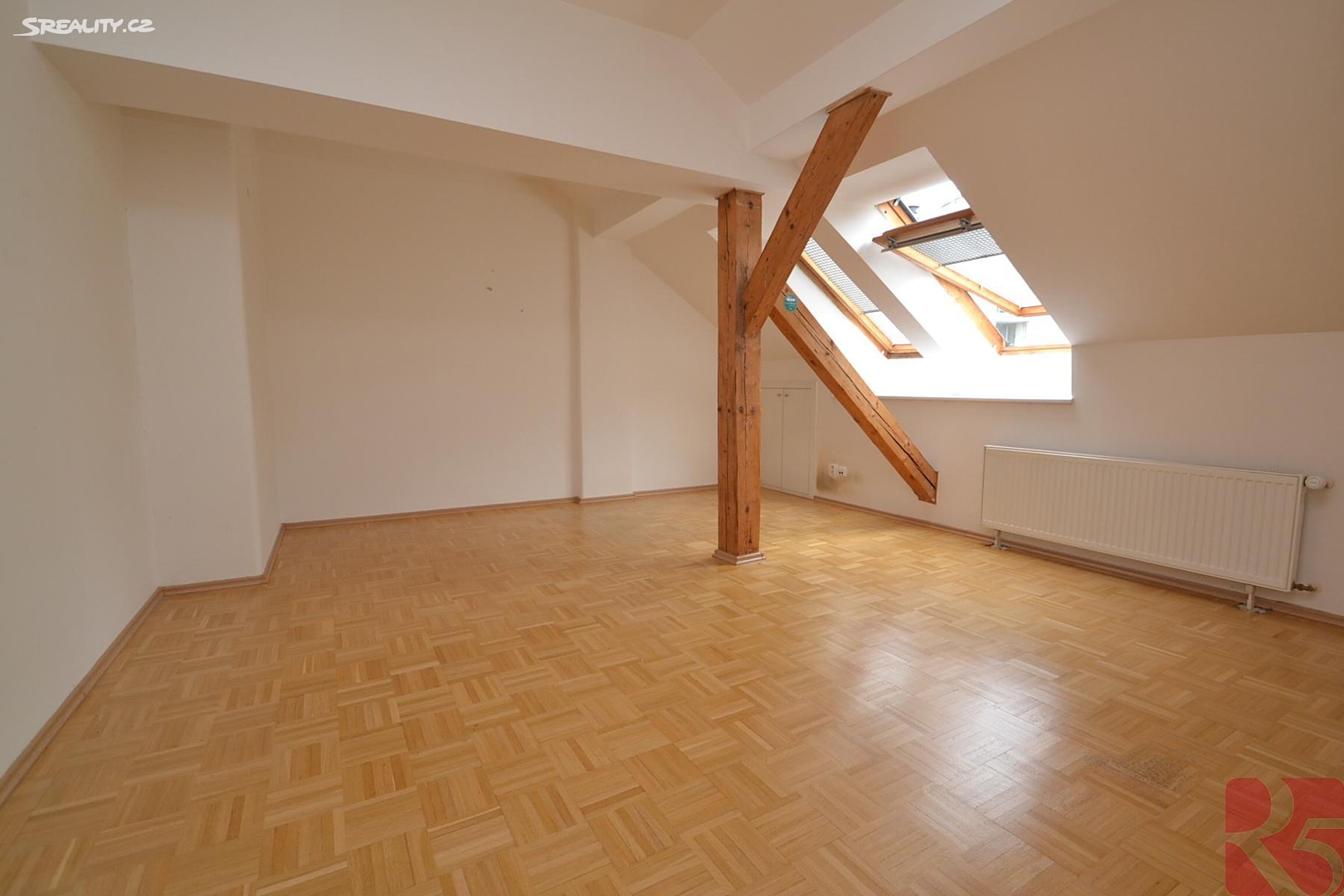Pronájem bytu 3+1 104 m², V tůních, Praha 2 - Nové Město