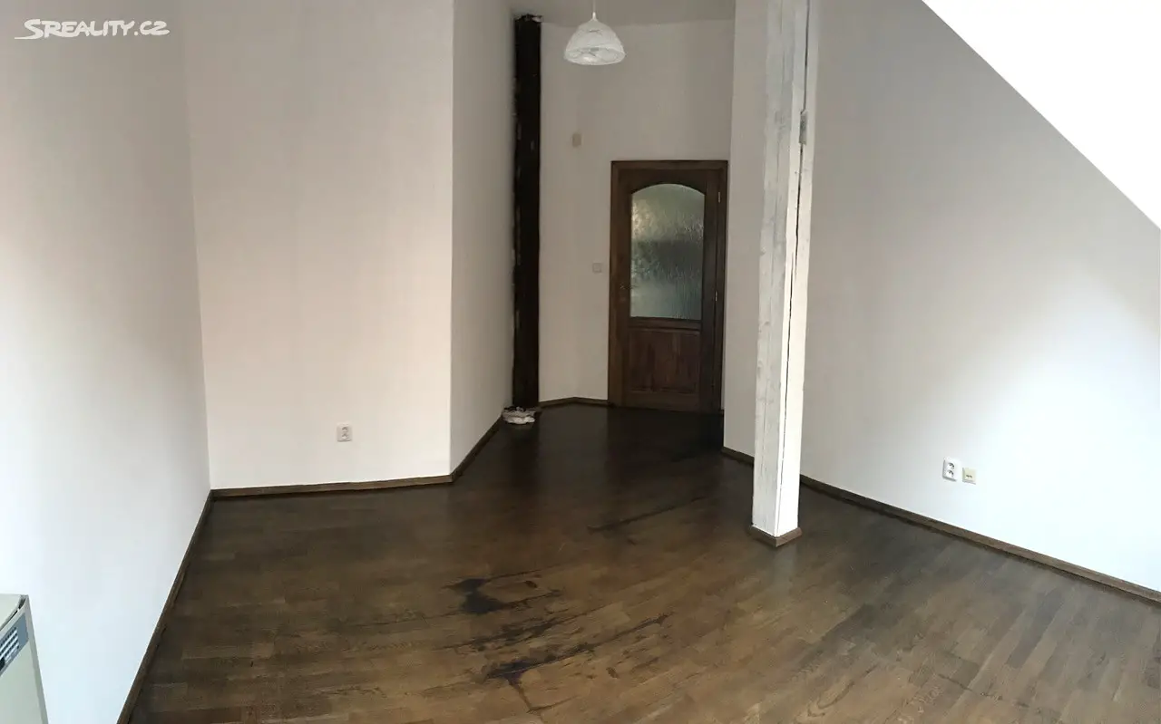 Pronájem bytu 3+kk 70 m² (Podkrovní), Nádražní, Nové Strašecí