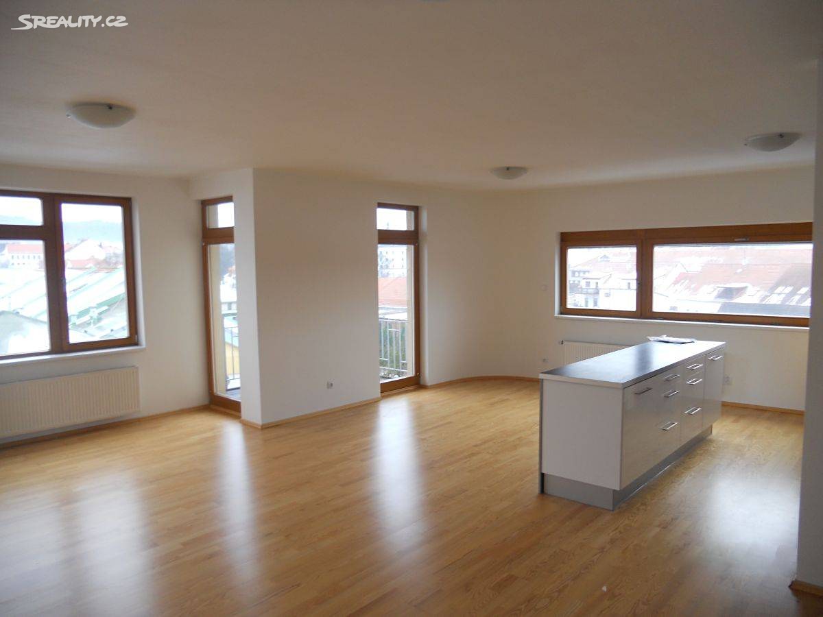 Pronájem bytu 3+kk 116 m², V Portyči, Písek - Pražské Předměstí