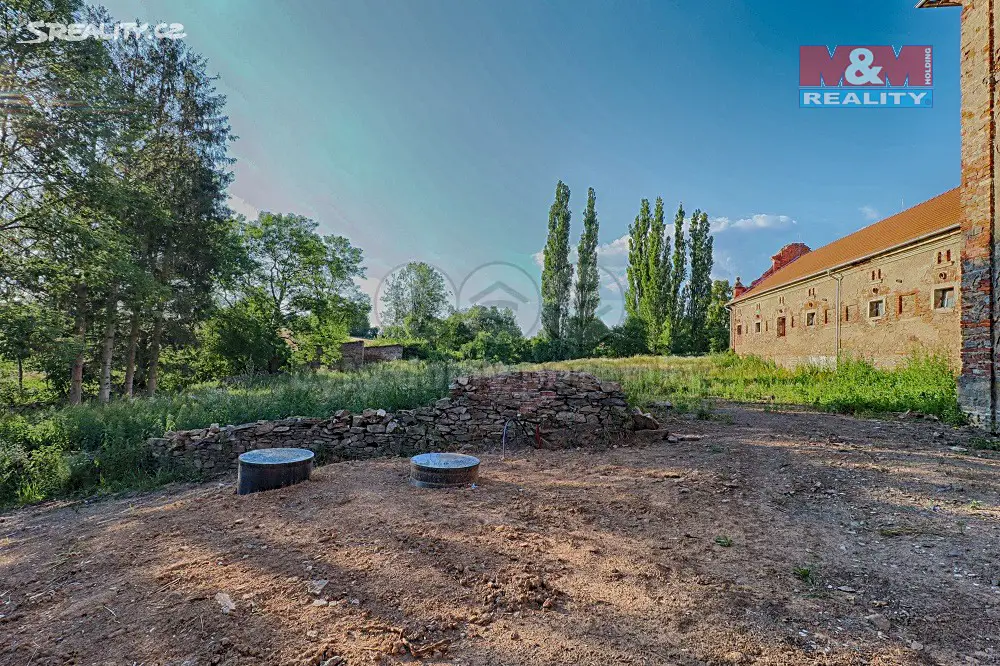 Pronájem  rodinného domu 1 200 m², pozemek 13 434 m², Ronov nad Doubravou - Moravany, okres Chrudim