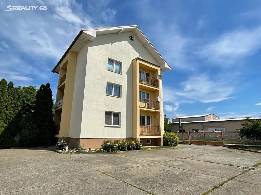 Prodej bytu 3+1 100 m², Křižíkova, Strážnice