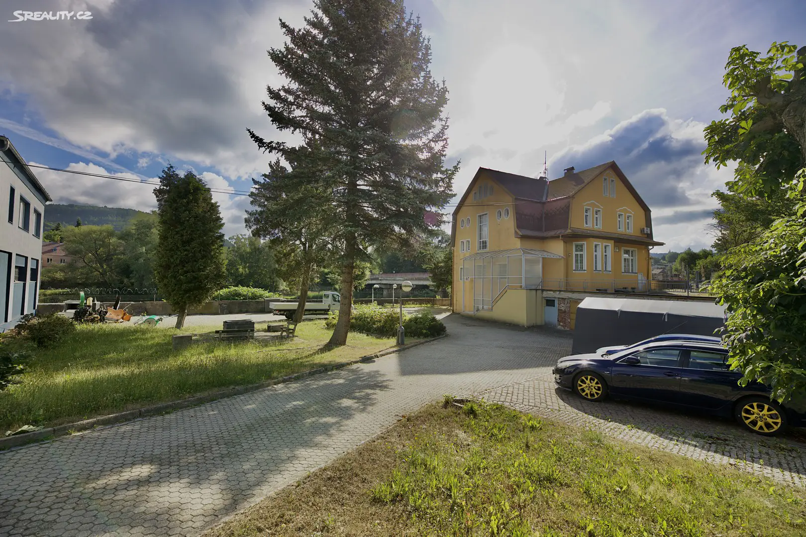 Prodej  vily 560 m², pozemek 1 826 m², Okounov, okres Chomutov
