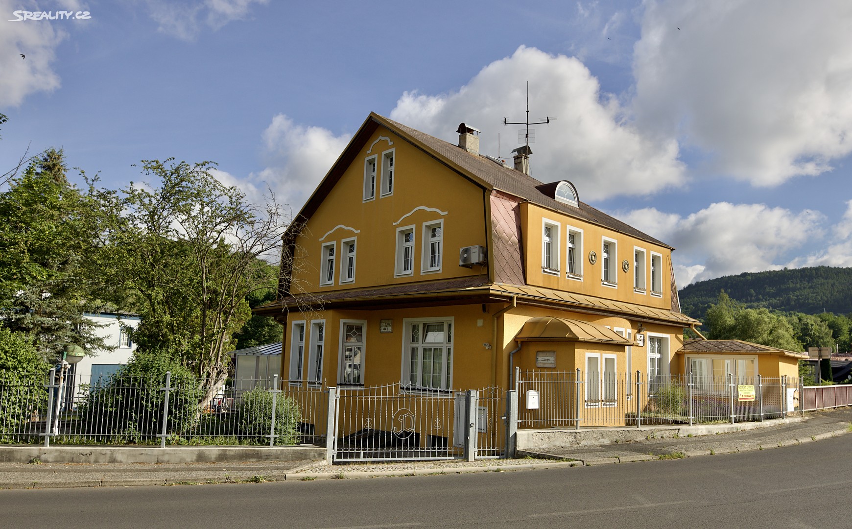 Prodej  vily 560 m², pozemek 1 826 m², Okounov, okres Chomutov