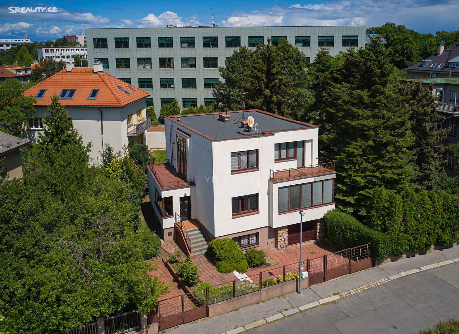 Prodej  vily 272 m², pozemek 697 m², Praha 5 - Smíchov