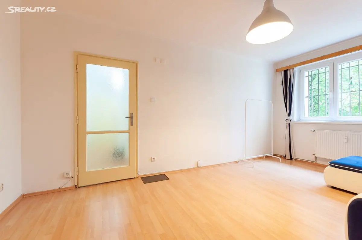 Pronájem bytu 1+1 36 m², Na Louži, Praha 10 - Vršovice