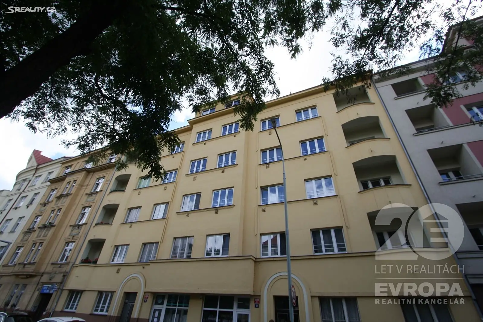 Pronájem bytu 2+kk 40 m², náměstí Dr. Václava Holého, Praha 8 - Libeň
